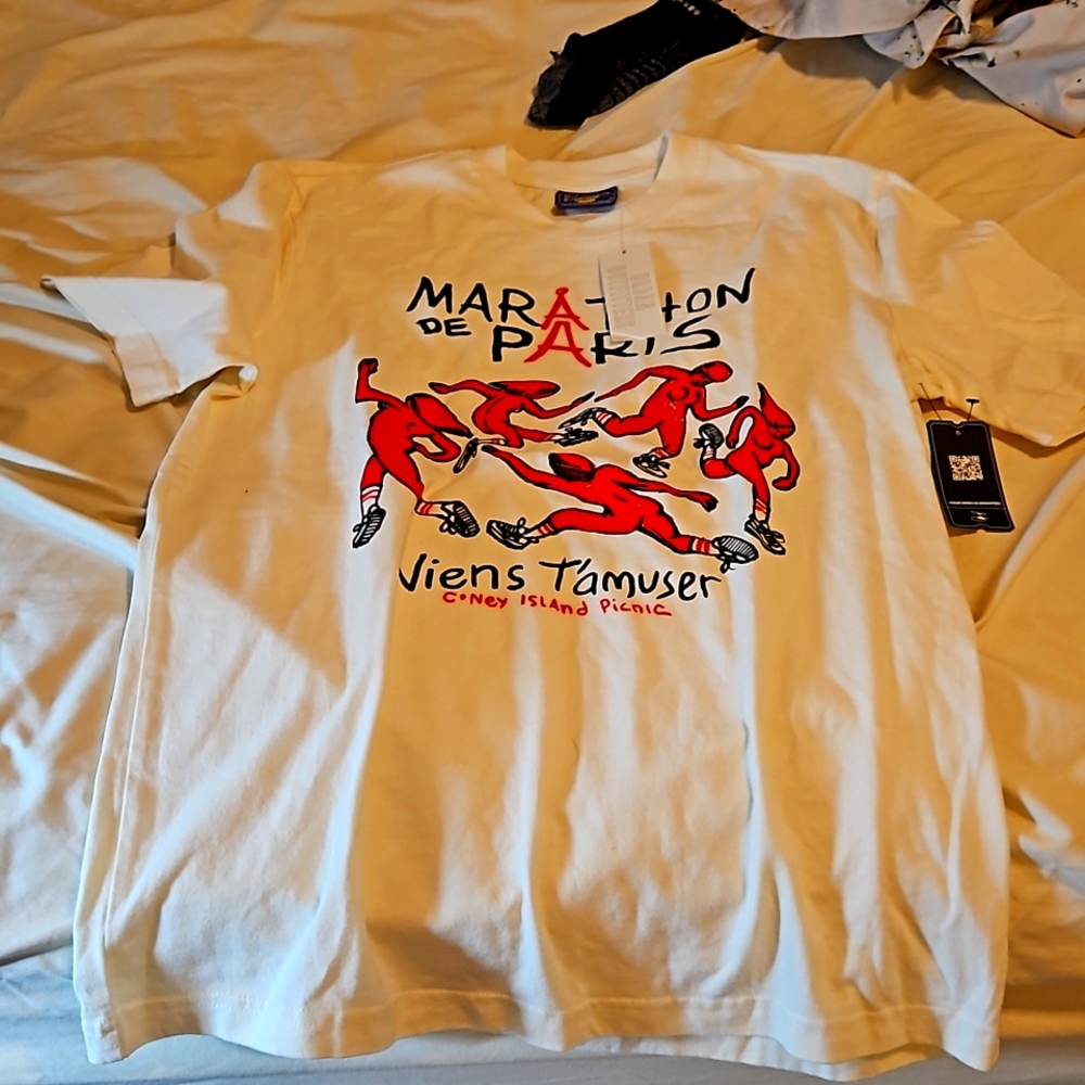 UO T-shirt paris